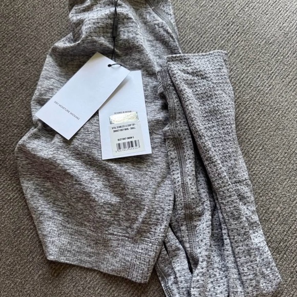 Gray Long Sleeve Crop Top - Picture 2 of 2